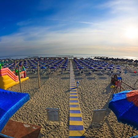 Hotel La Ninfea Montesilvano Marina Екстериор снимка