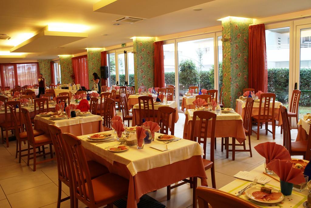 Hotel La Ninfea Montesilvano Marina Екстериор снимка