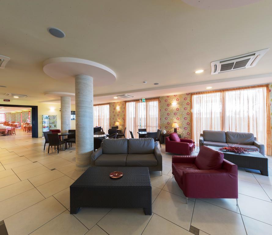 Hotel La Ninfea Montesilvano Marina Екстериор снимка