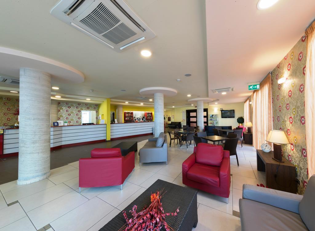 Hotel La Ninfea Montesilvano Marina Екстериор снимка