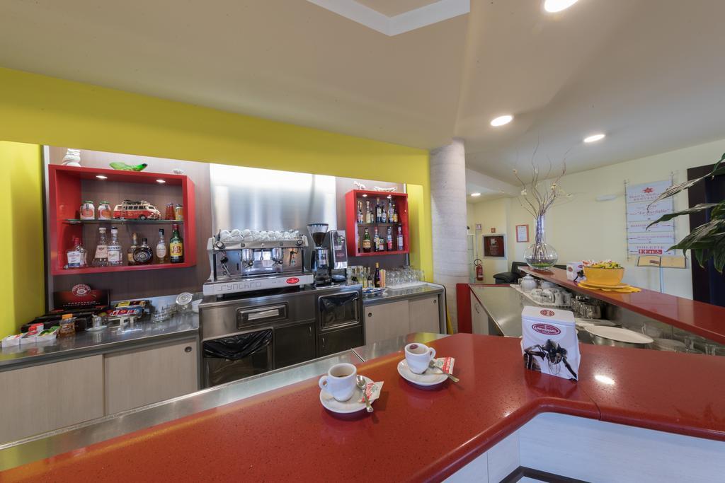 Hotel La Ninfea Montesilvano Marina Екстериор снимка