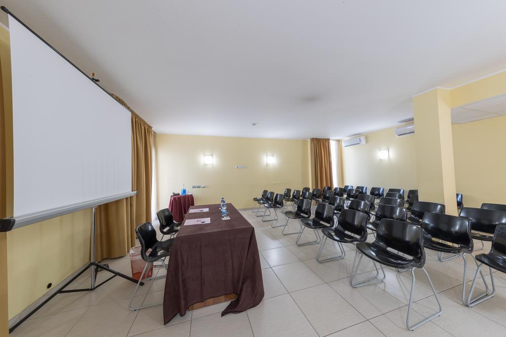 Hotel La Ninfea Montesilvano Marina Екстериор снимка