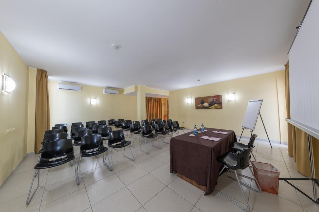 Hotel La Ninfea Montesilvano Marina Екстериор снимка