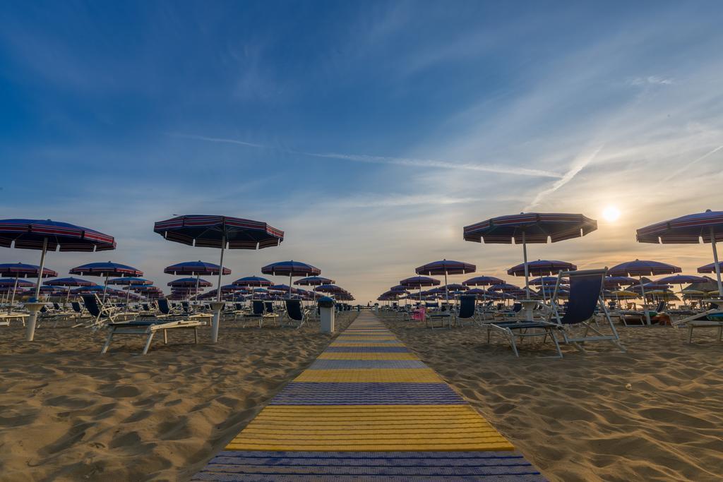 Hotel La Ninfea Montesilvano Marina Екстериор снимка