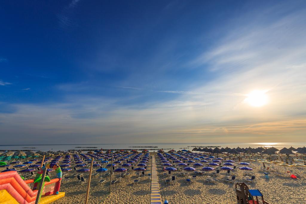 Hotel La Ninfea Montesilvano Marina Екстериор снимка