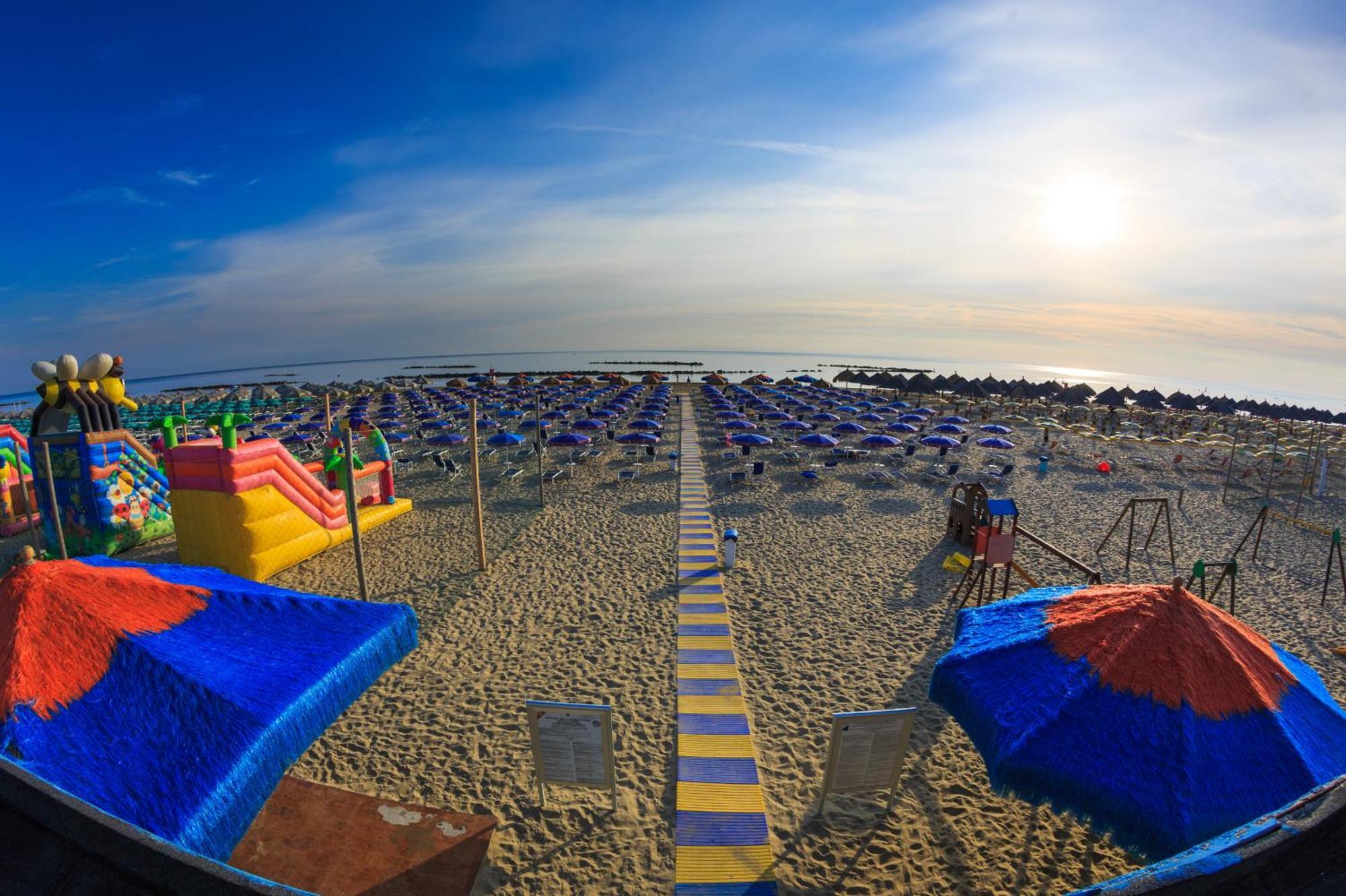Hotel La Ninfea Montesilvano Marina Екстериор снимка