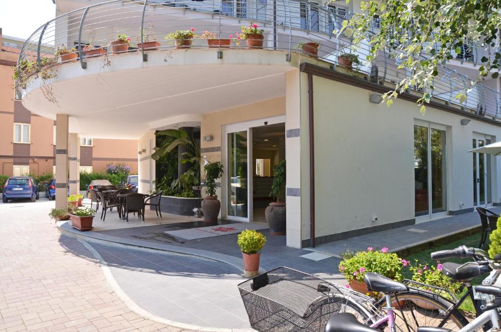 Hotel La Ninfea Montesilvano Marina Екстериор снимка