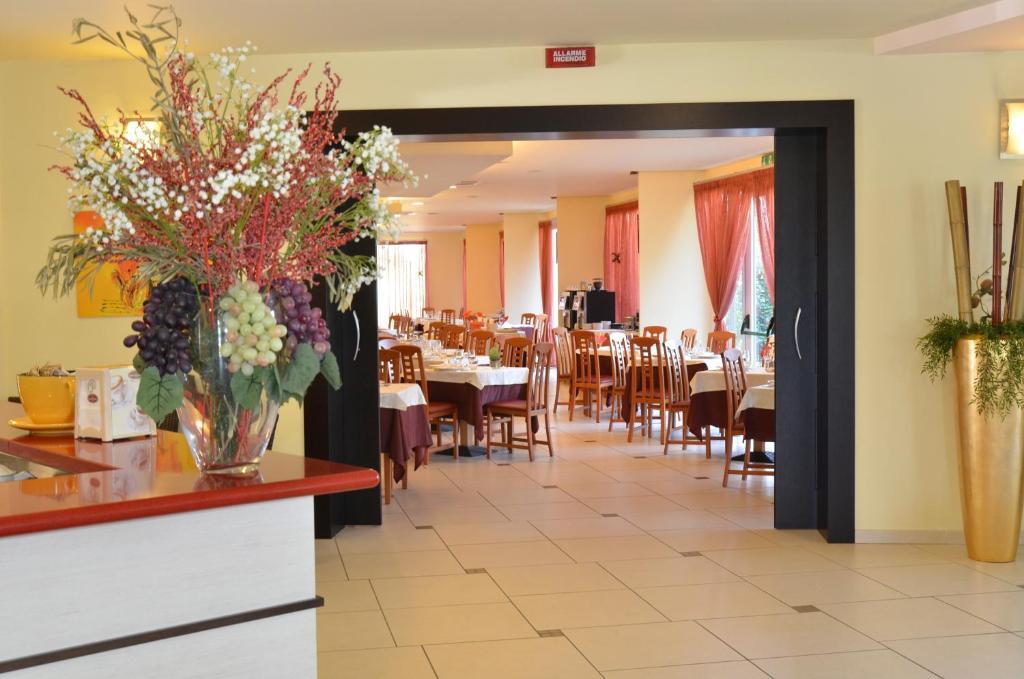 Hotel La Ninfea Montesilvano Marina Екстериор снимка