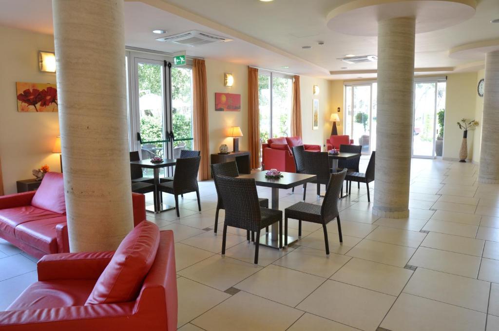 Hotel La Ninfea Montesilvano Marina Екстериор снимка