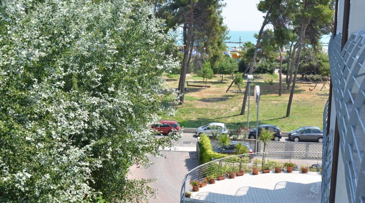 Hotel La Ninfea Montesilvano Marina Екстериор снимка
