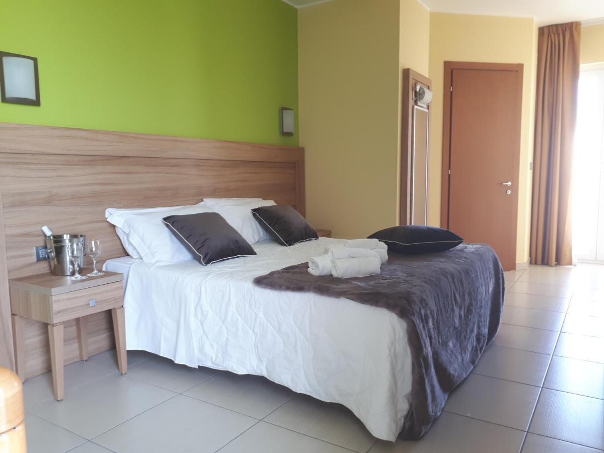 Hotel La Ninfea Montesilvano Marina Екстериор снимка