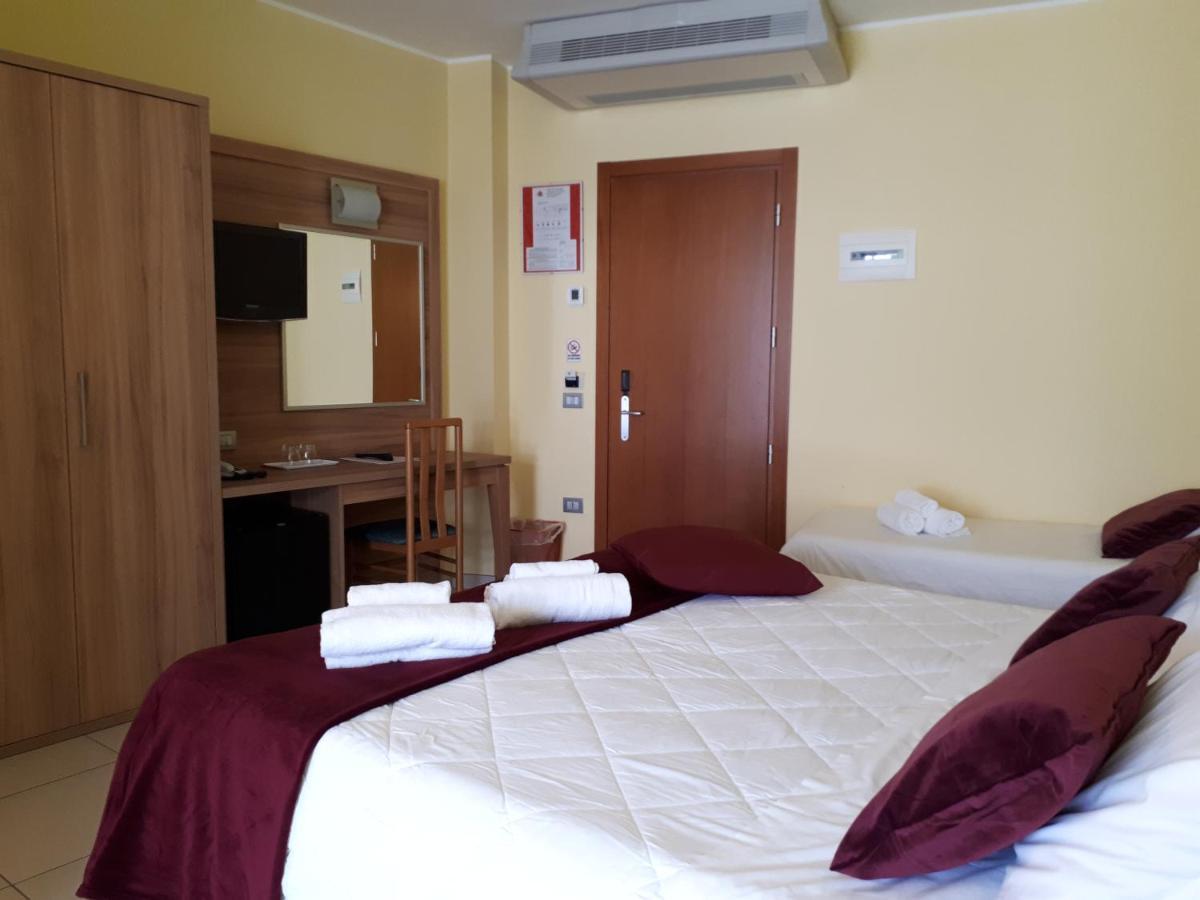 Hotel La Ninfea Montesilvano Marina Екстериор снимка