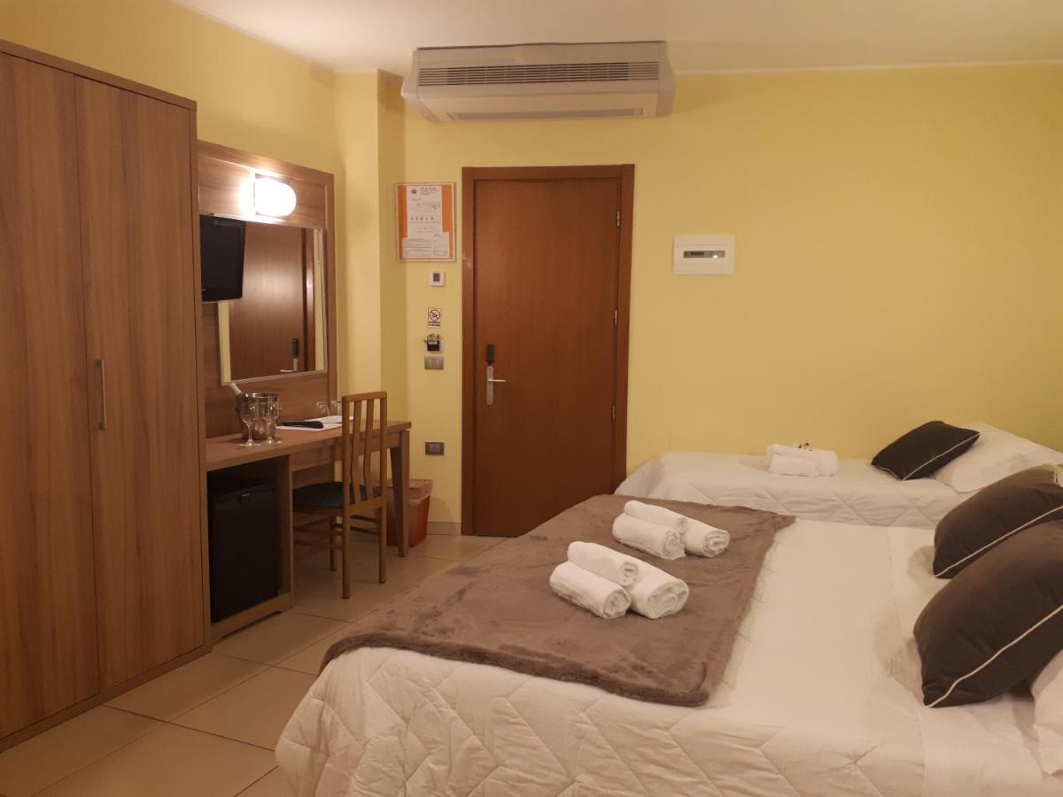 Hotel La Ninfea Montesilvano Marina Екстериор снимка