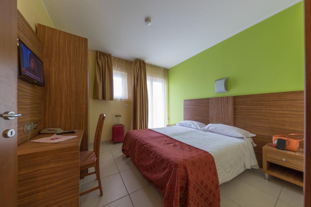 Hotel La Ninfea Montesilvano Marina Екстериор снимка