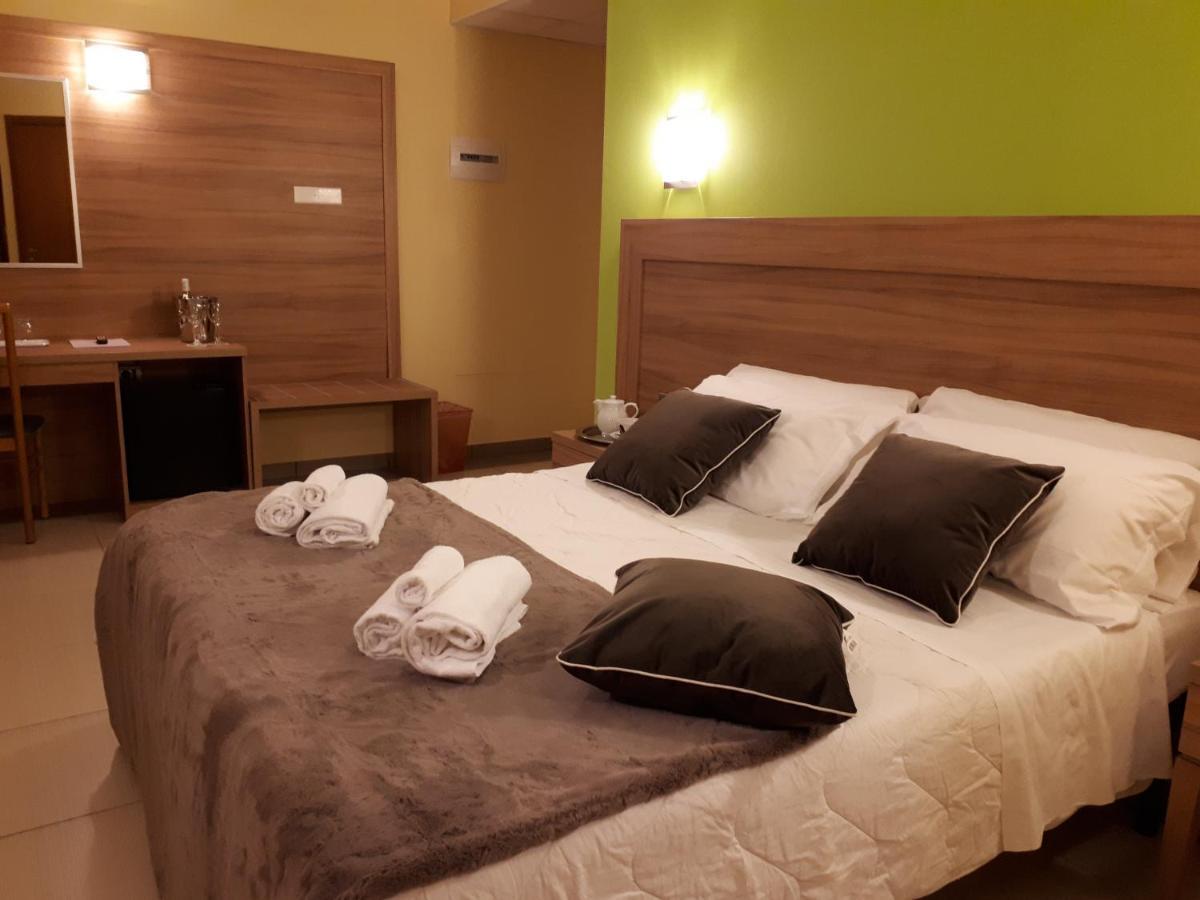 Hotel La Ninfea Montesilvano Marina Екстериор снимка